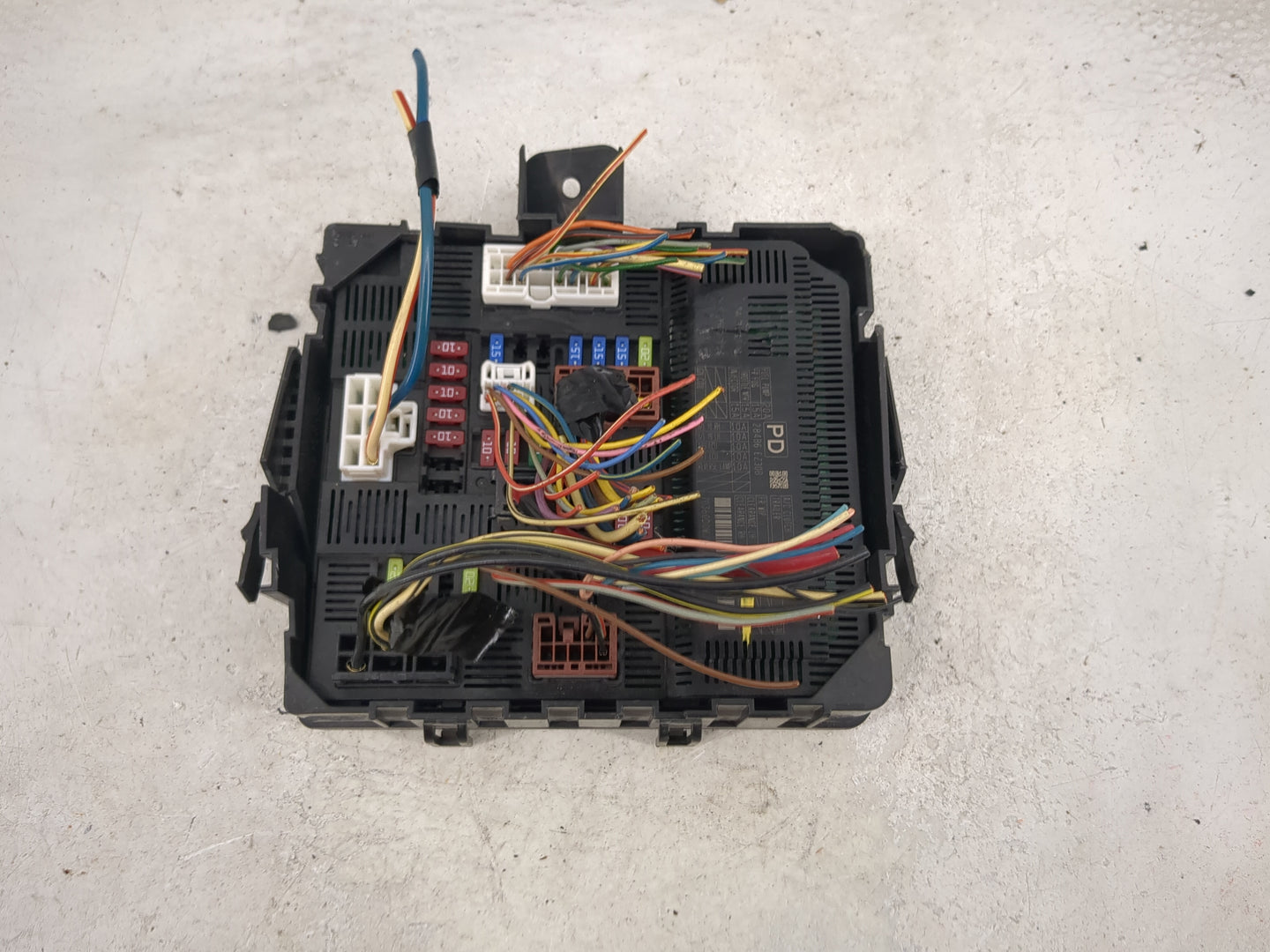 2016-2022 Nissan Titan Xd Fusebox Fuse Box Panel Relay Module P/N:284B6 EZ30B 7036000WJV Fits OEM Used Auto Parts - Oemuseda