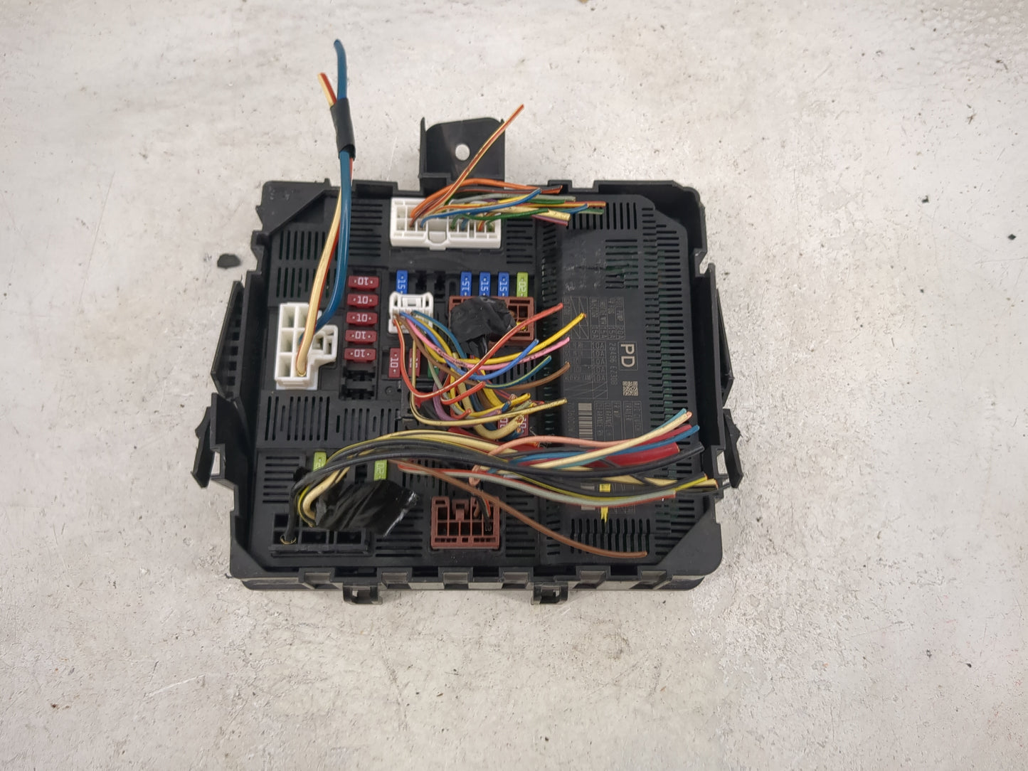 2016-2022 Nissan Titan Xd Fusebox Fuse Box Panel Relay Module P/N:284B6 EZ30B 7036000WJV Fits OEM Used Auto Parts - Oemuseda
