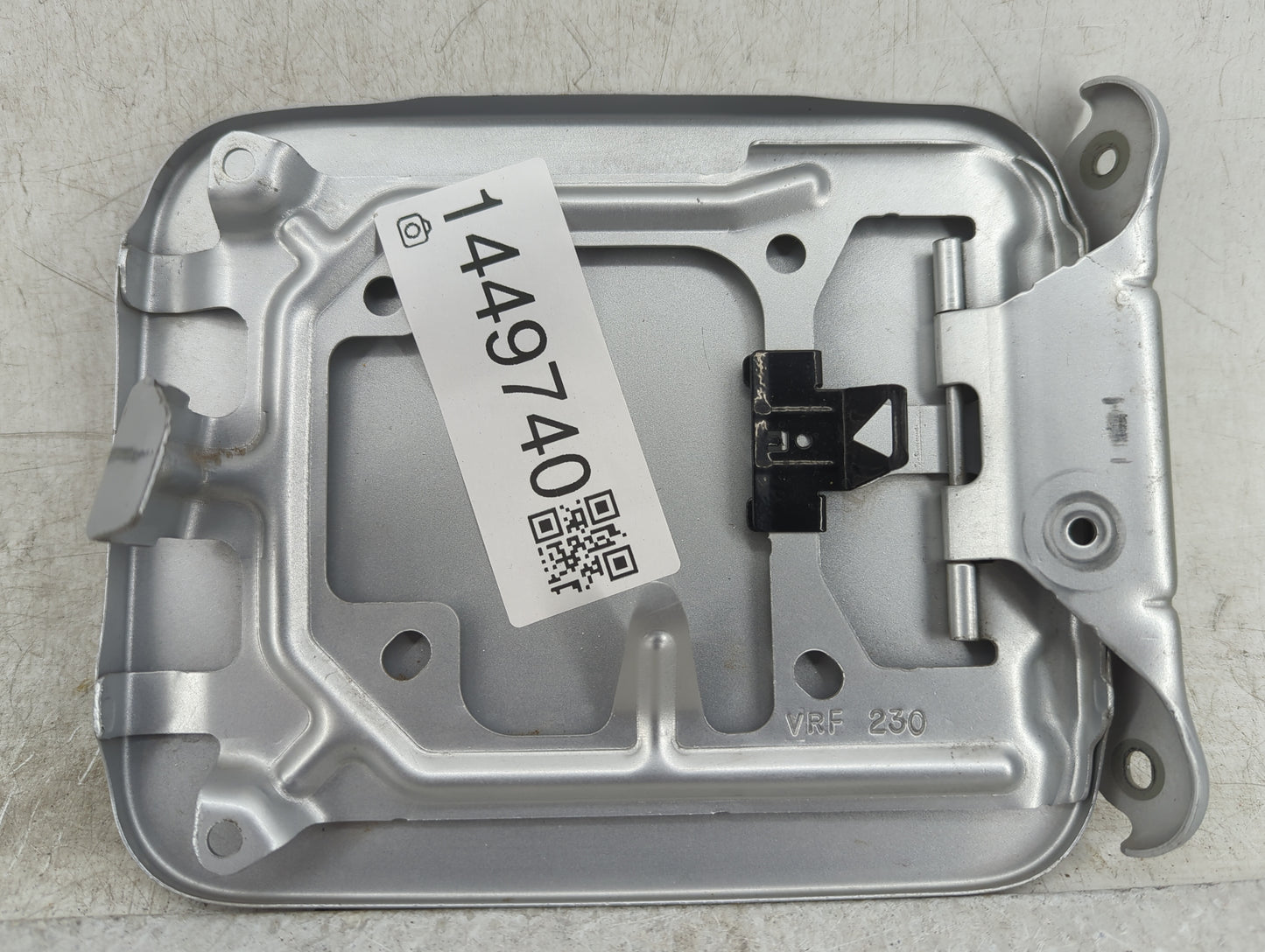 2017 Nissan Versa Fuel Tank Door Lid Gas Tank Silver - Oemusedautoparts1.com