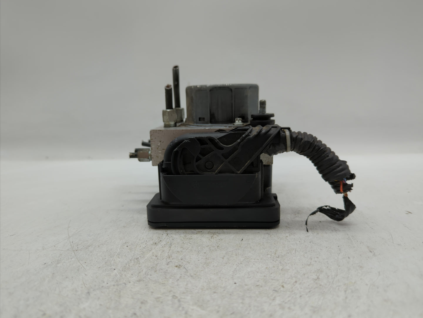 2015-2019 Nissan Versa ABS Pump Control Module Replacement P/N:47660 9KS0A 47660 9KL0A Fits Fits 2015 2016 2017 2018 2019 OE