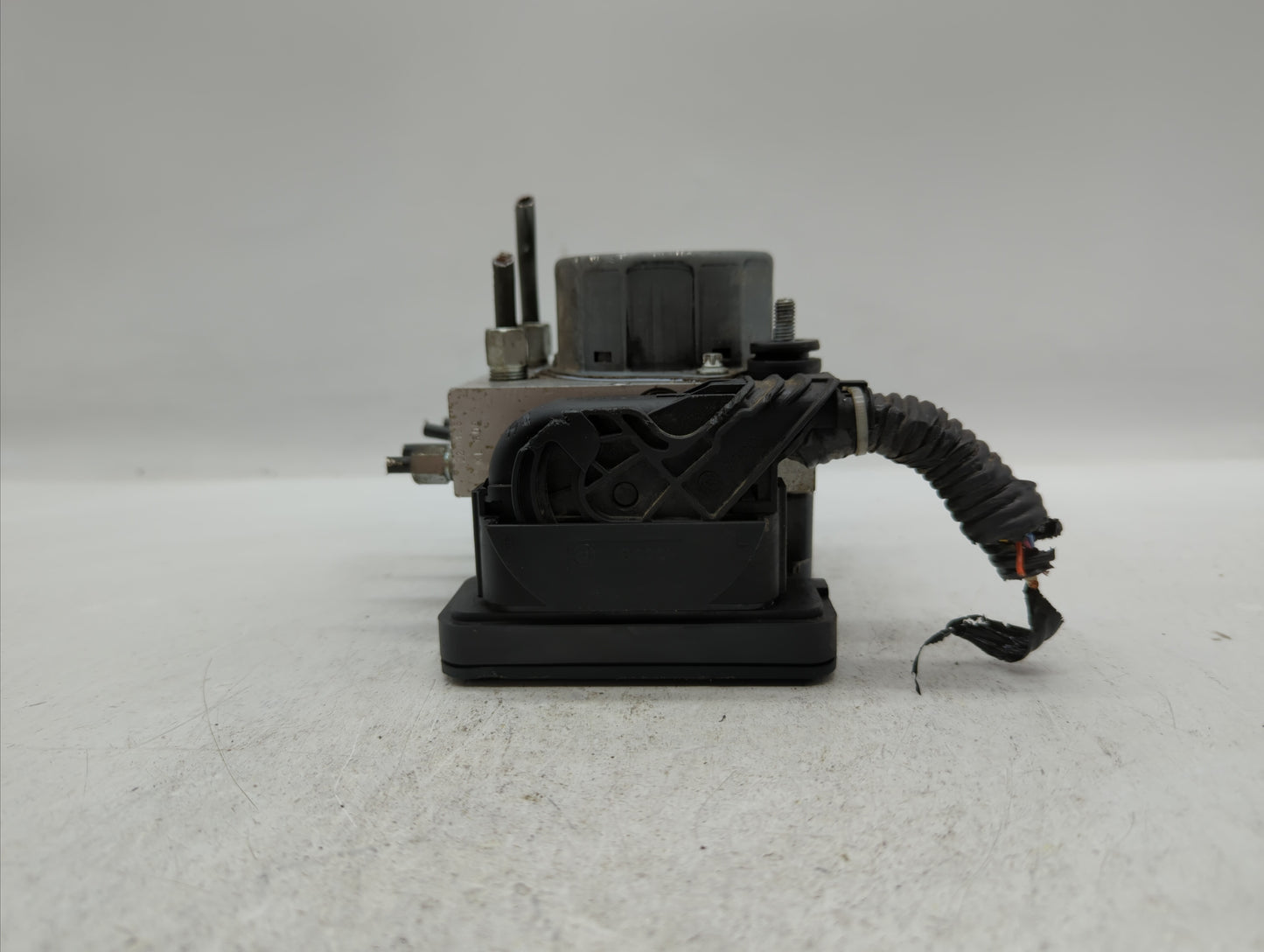 2015-2019 Nissan Versa ABS Pump Control Module Replacement P/N:47660 9KS0A 47660 9KL0A Fits Fits 2015 2016 2017 2018 2019 OE