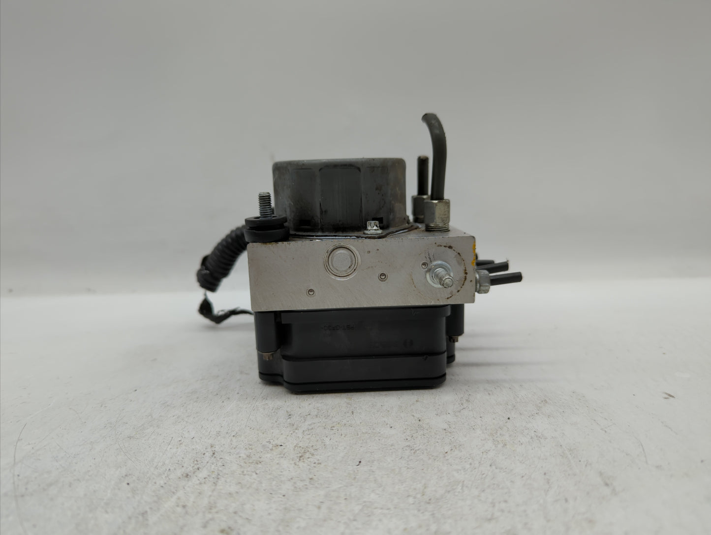 2015-2019 Nissan Versa ABS Pump Control Module Replacement P/N:47660 9KS0A 47660 9KL0A Fits Fits 2015 2016 2017 2018 2019 OE