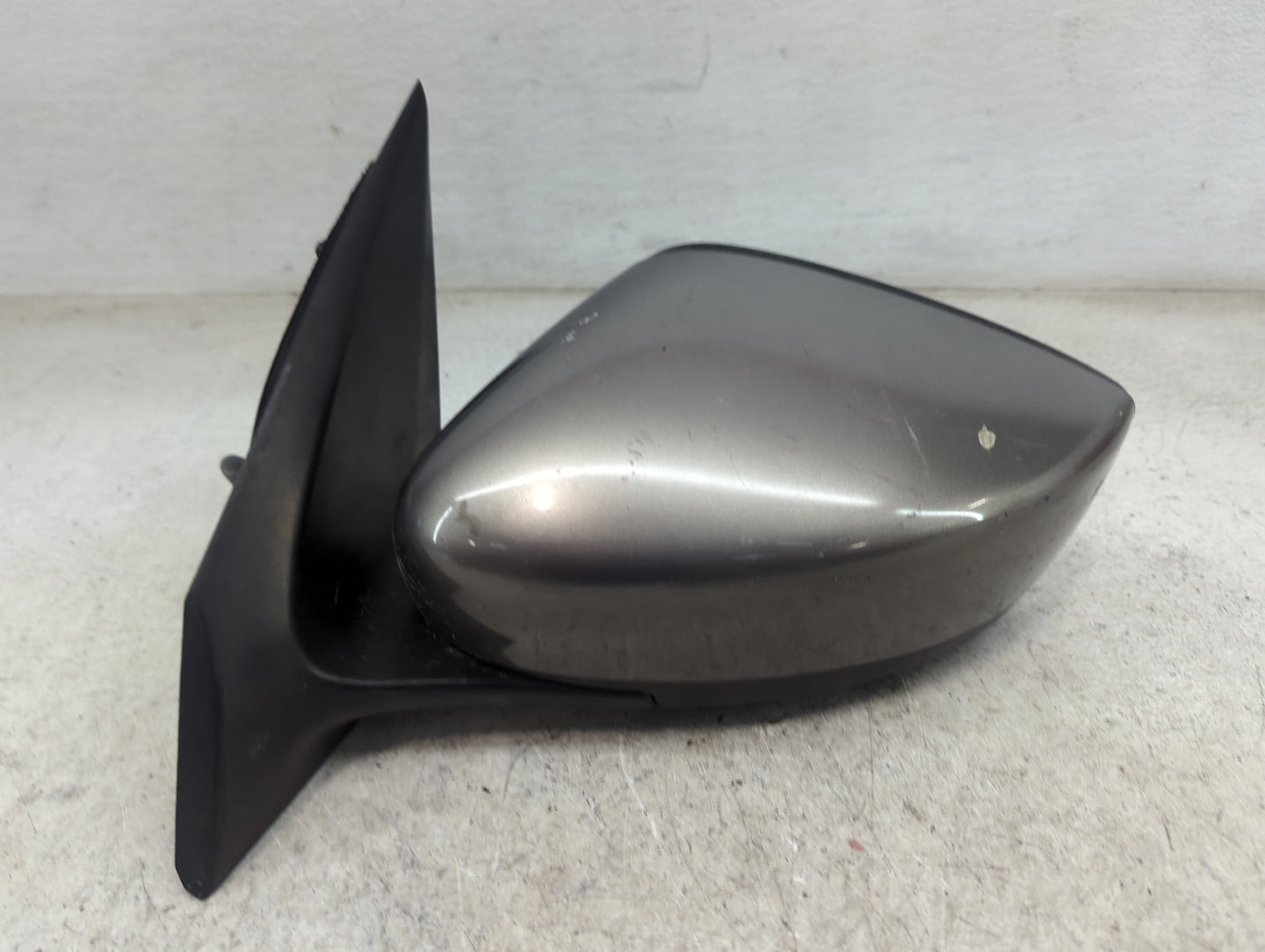2015-2019 Nissan Versa Driver Side View Mirror - Left Door Mirror OEM Used - Oemusedautoparts1.com
