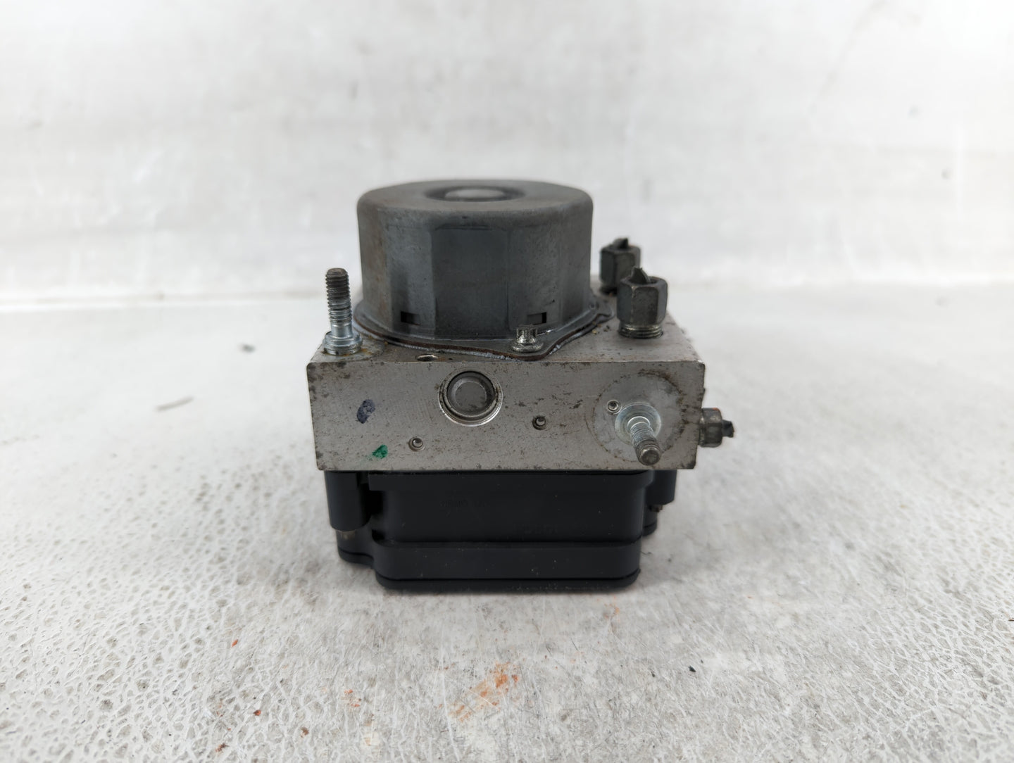 2015-2018 Nissan Versa ABS Pump Control Module Replacement P/N:47660 9KK0A 47660 9KL0A Fits Fits 2015 2016 2017 2018 OEM Use