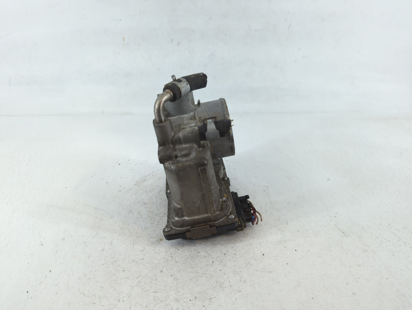 2012-2019 Nissan Versa Throttle Body P/N:3AA50-02 F Fits Fits 2012 2013 2014 2015 2016 2017 2018 2019 OEM Used Auto Parts - 
