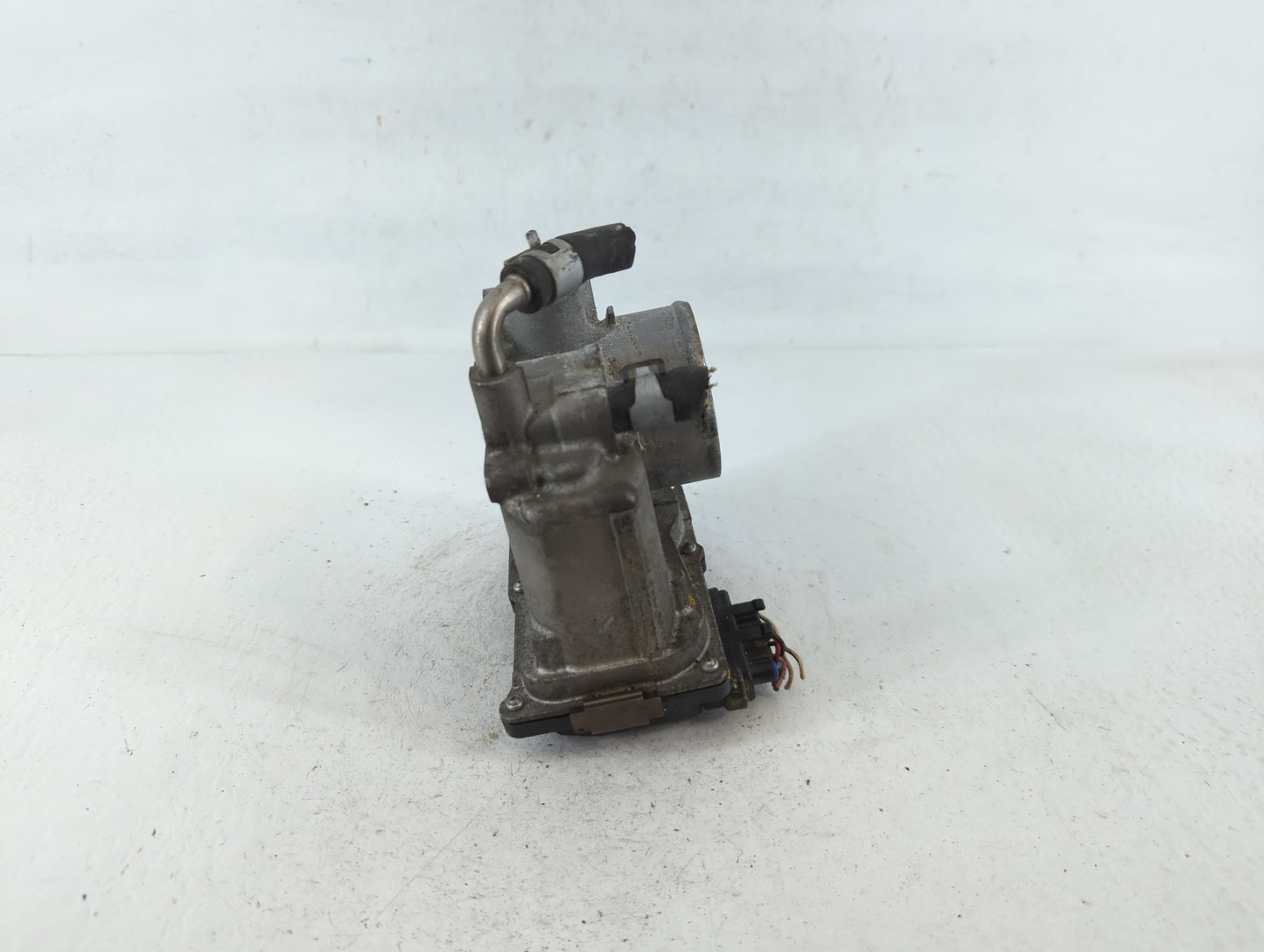 2012-2019 Nissan Versa Throttle Body P/N:3AA50-02 F Fits Fits 2012 2013 2014 2015 2016 2017 2018 2019 OEM Used Auto Parts - 