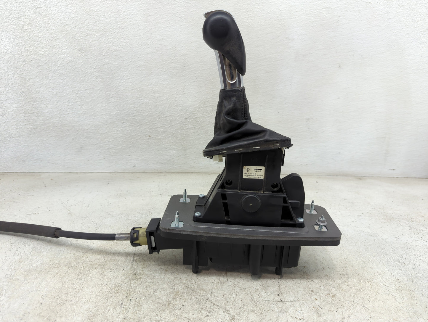 2017 Porsche Macan Floor Console Assembly Shifter - Oemusedautoparts1.com