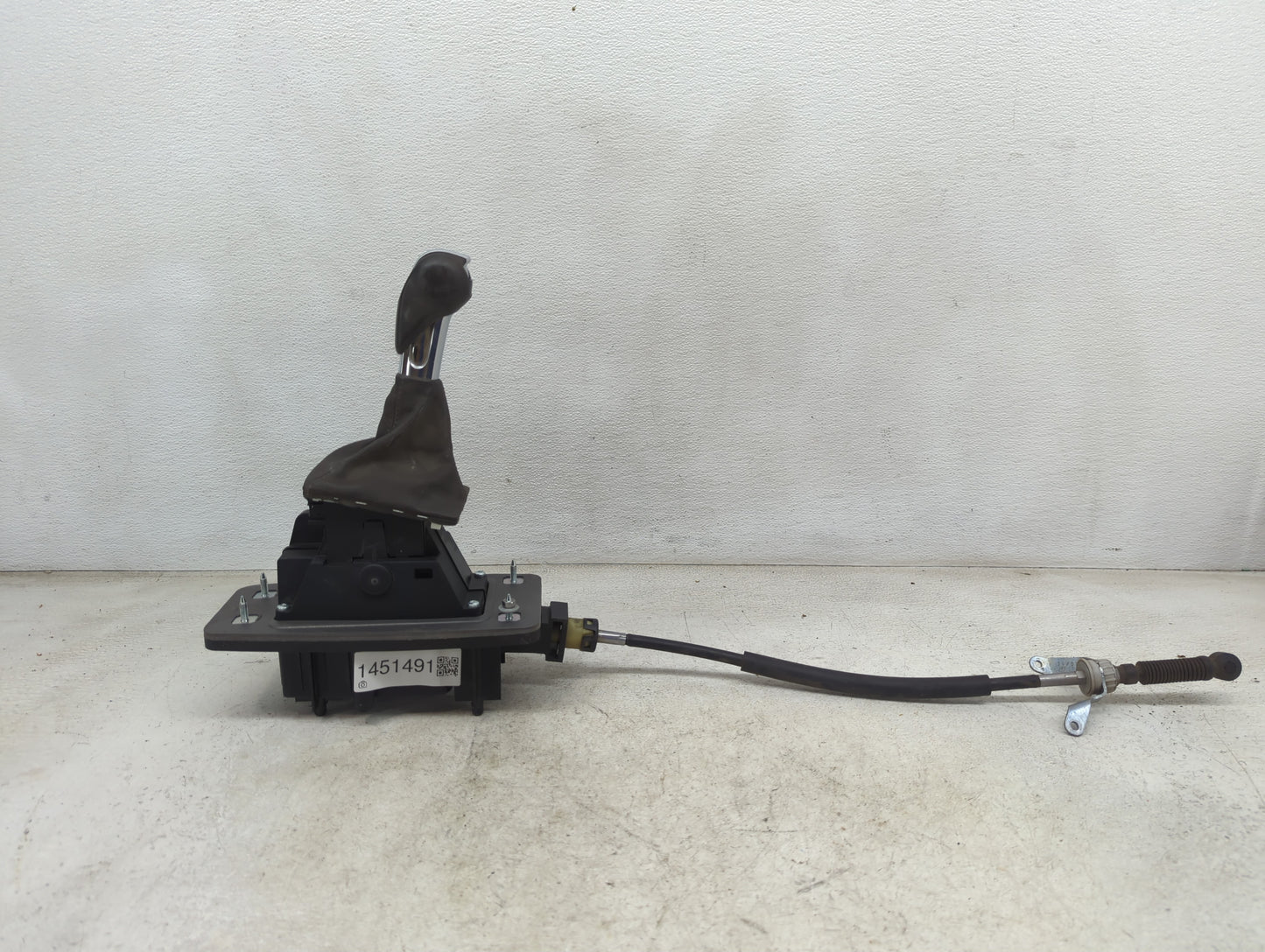 2017 Porsche Macan Floor Console Assembly Shifter 1451491 - Oemusedautoparts1.com