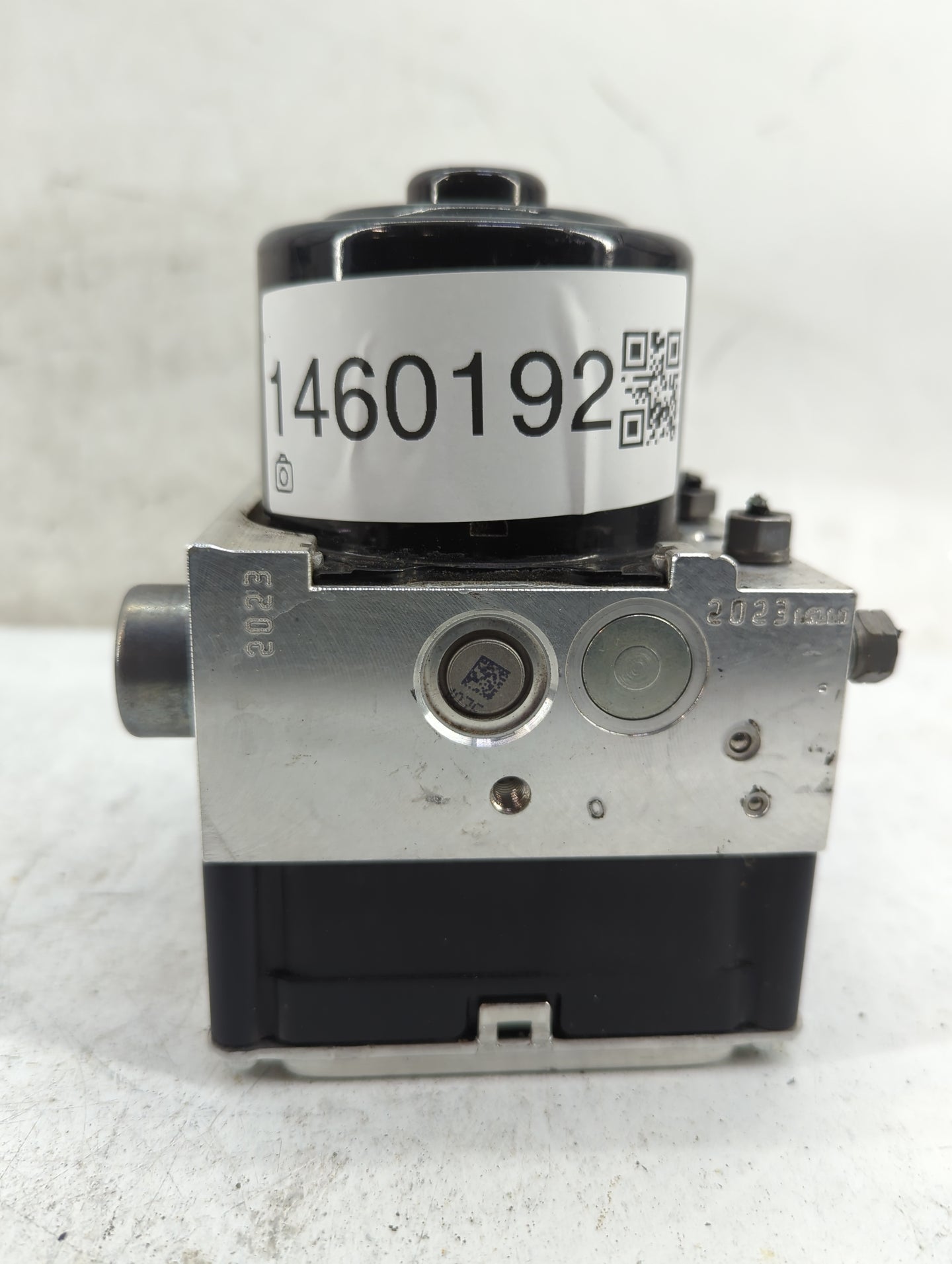 2017 Porsche Macan ABS Pump Control Module Replacement P/N:95B 907 379 K Fits OEM Used Auto Parts - Oemusedautoparts1.com