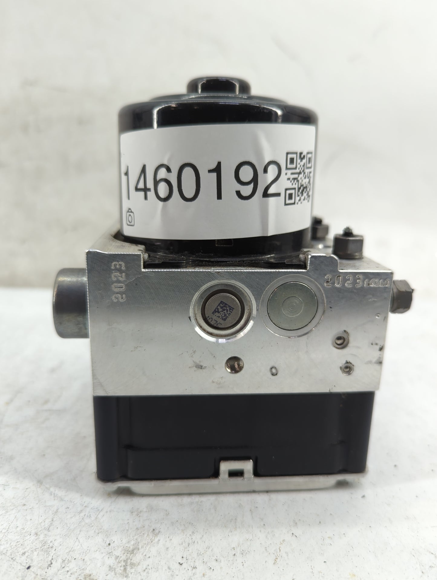 2017 Porsche Macan ABS Pump Control Module Replacement P/N:95B 907 379 K Fits OEM Used Auto Parts - Oemusedautoparts1.com