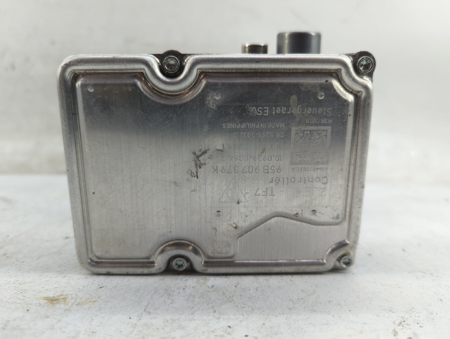 2017 Porsche Macan ABS Pump Control Module Replacement P/N:95B 907 379 K Fits OEM Used Auto Parts - Oemusedautoparts1.com