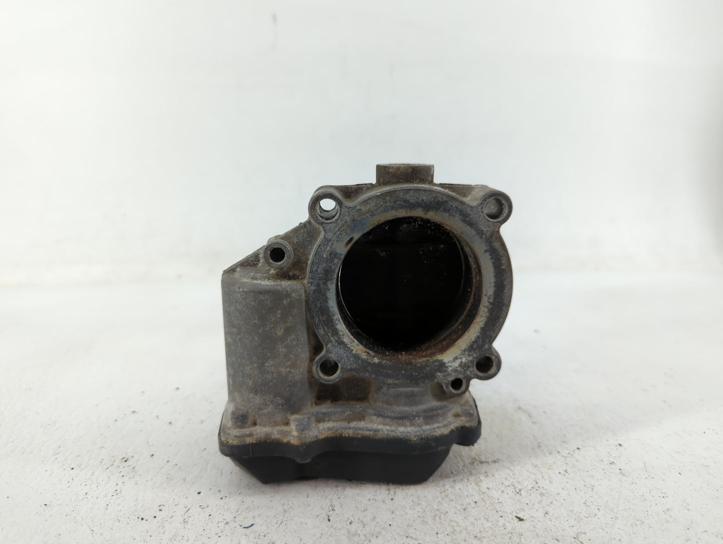 2017-2018 Porsche Macan Throttle Body P/N:06F 133 062 T Fits Fits 2017 2018 OEM Used Auto Parts - Oemusedautoparts1.com