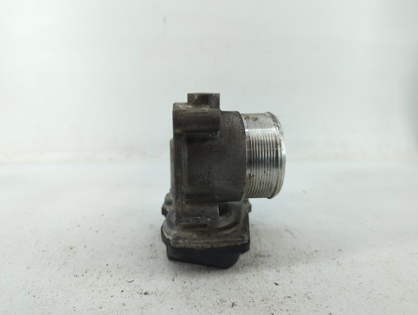 2017-2018 Porsche Macan Throttle Body P/N:06F 133 062 T Fits Fits 2017 2018 OEM Used Auto Parts - Oemusedautoparts1.com