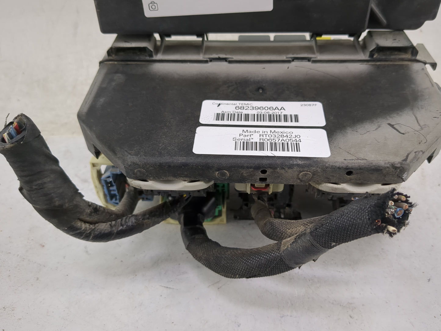 2017 Ram 1500 Fusebox Fuse Box Panel Relay Module P/N:68239606AA RT032842J0, 04692139AA, 04692143AA, 68083380AA Fits OEM Use