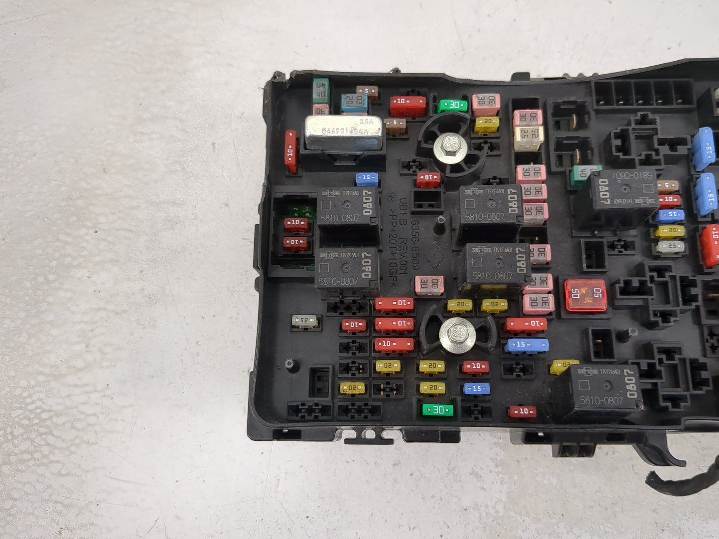 2017 Ram 1500 Fusebox Fuse Box Panel Relay Module P/N:P68441137AB 04692143AA, 8356-5509 Fits OEM Used Auto Parts - Oemusedau