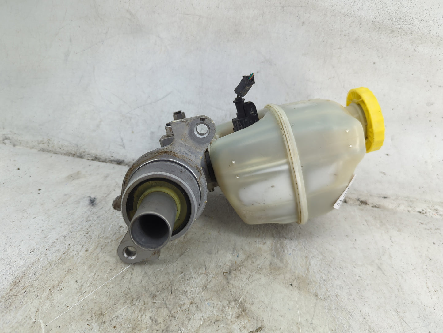 2011-2022 Ram 1500 Brake Master Cylinder 1492434 - Oemusedautoparts1.com