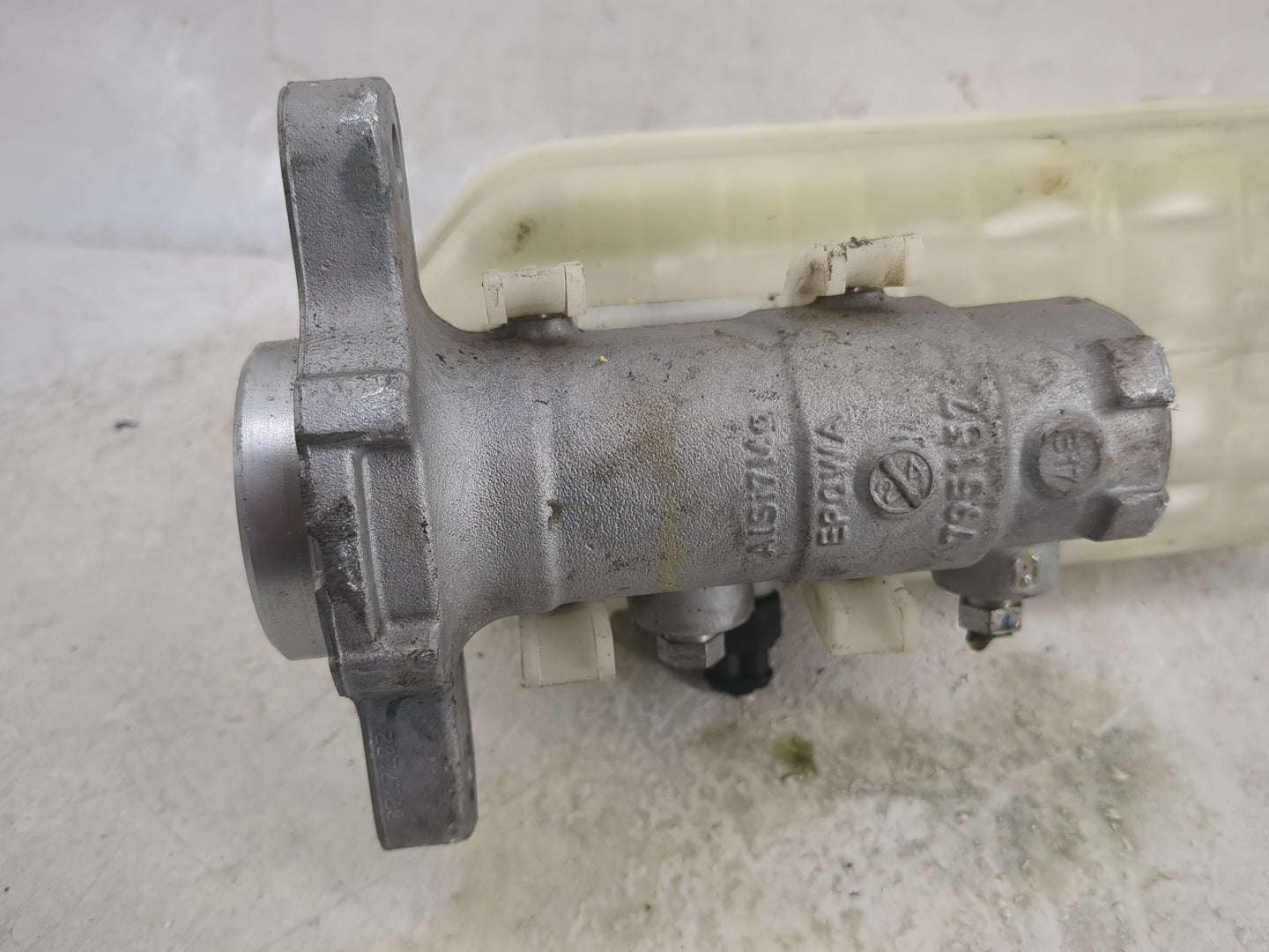 Ram 1500 Brake Master Cylinder 1497008 - Oemusedautoparts1.com