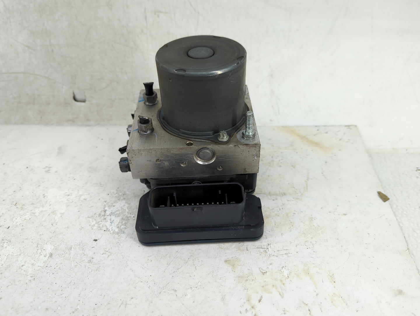 2015-2016 Ram Promaster 2500 ABS Pump Control Module Replacement P/N:P68247675AD Fits Fits 2015 2016 OEM Used Auto Parts - O