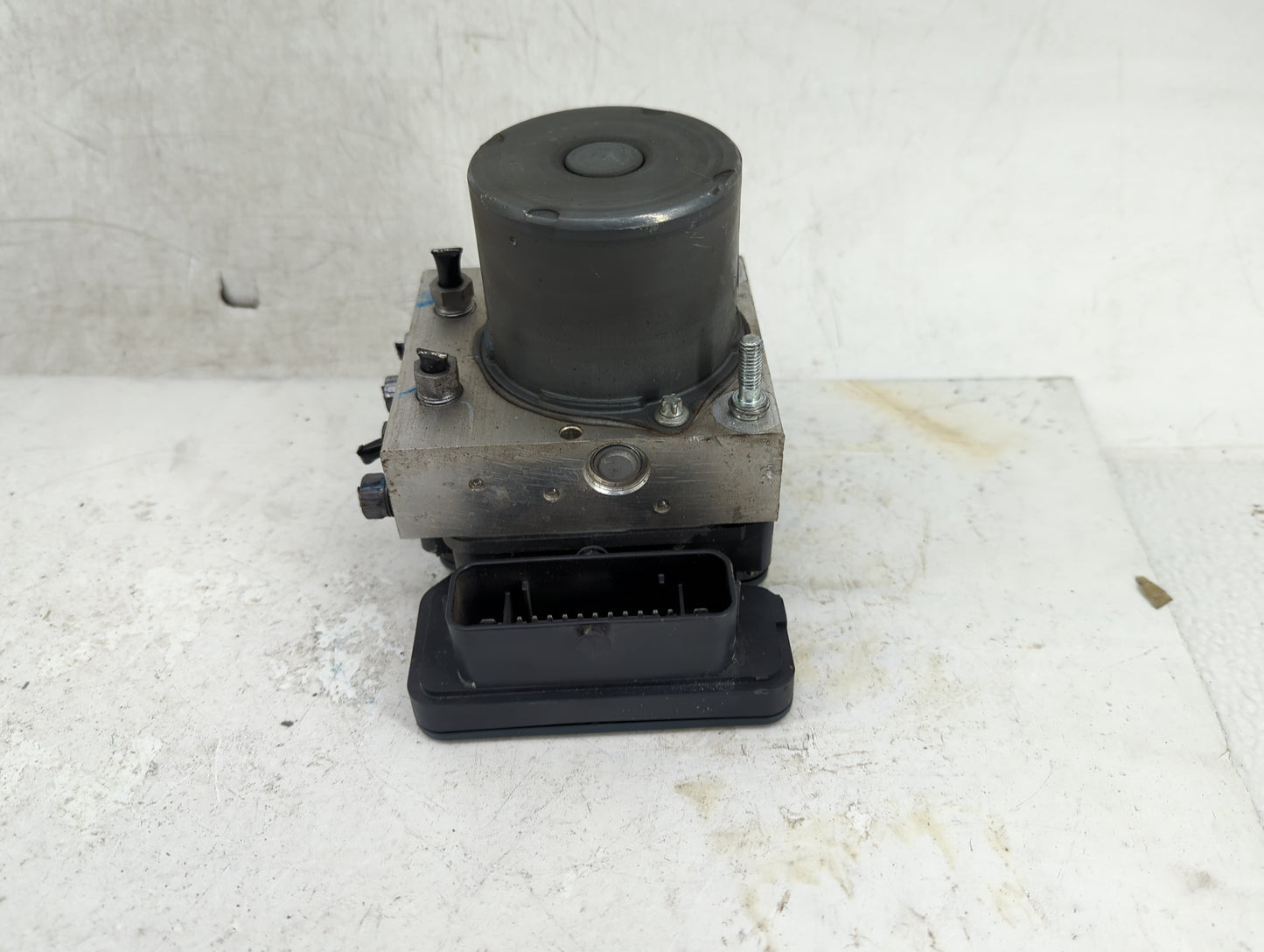 2015-2016 Ram Promaster 2500 ABS Pump Control Module Replacement P/N:P68247675AD Fits Fits 2015 2016 OEM Used Auto Parts - O