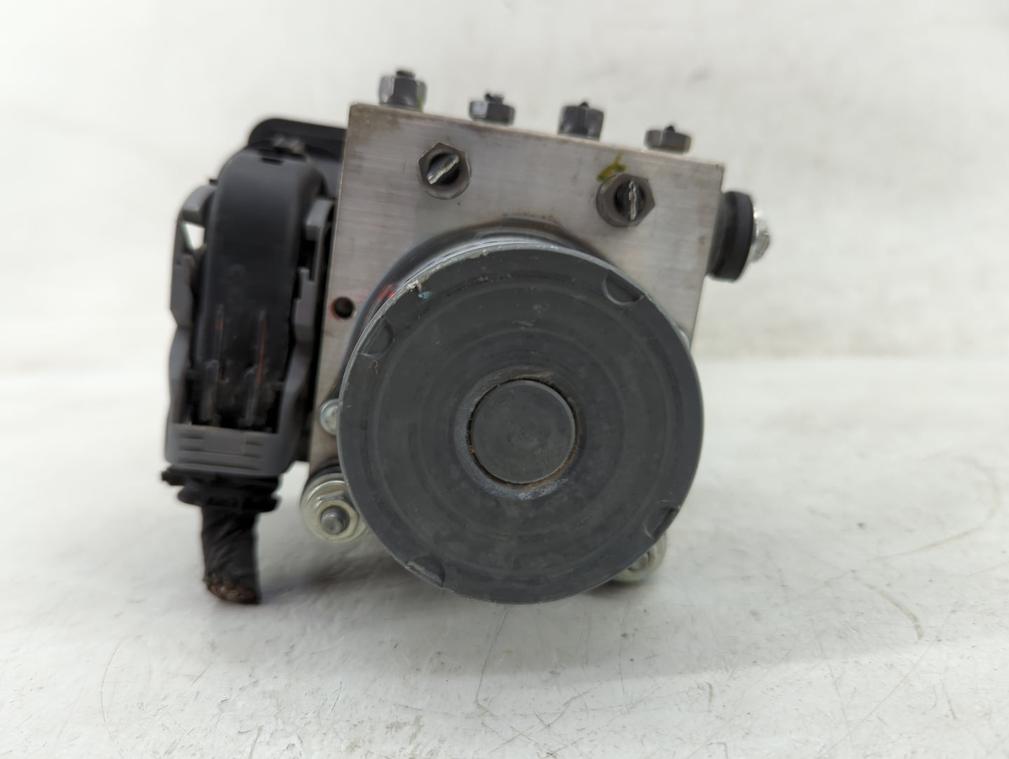 2015-2016 Ram Promaster 3500 ABS Pump Control Module Replacement P/N:00533414930 P68247675AB, P68247675AD Fits Fits 2015 201