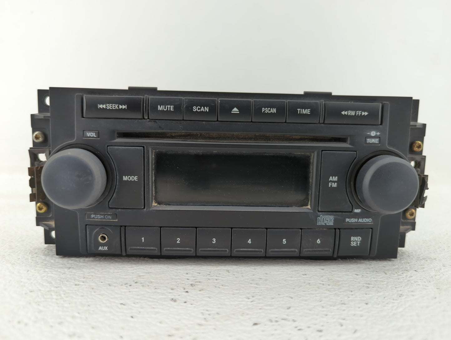 2017 Saturn Vue Radio AM FM Cd Player Receiver Replacement P/N:P05064173AE Fits OEM Used Auto Parts - Oemusedautoparts1.com