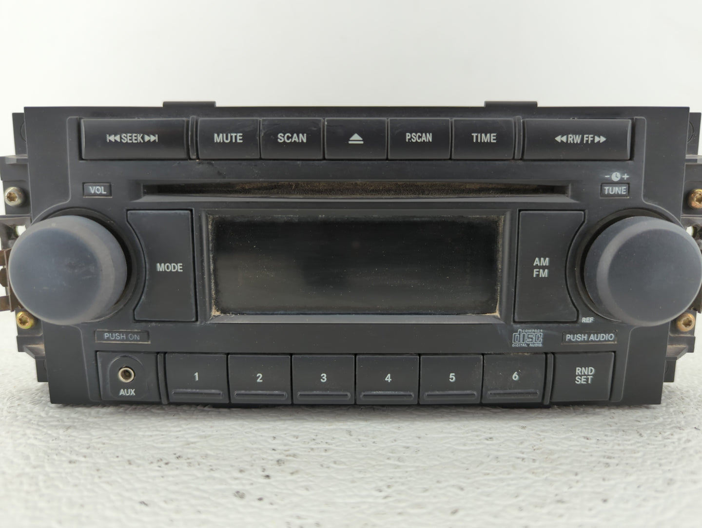 2017 Saturn Vue Radio AM FM Cd Player Receiver Replacement P/N:P05064173AE Fits OEM Used Auto Parts - Oemusedautoparts1.com