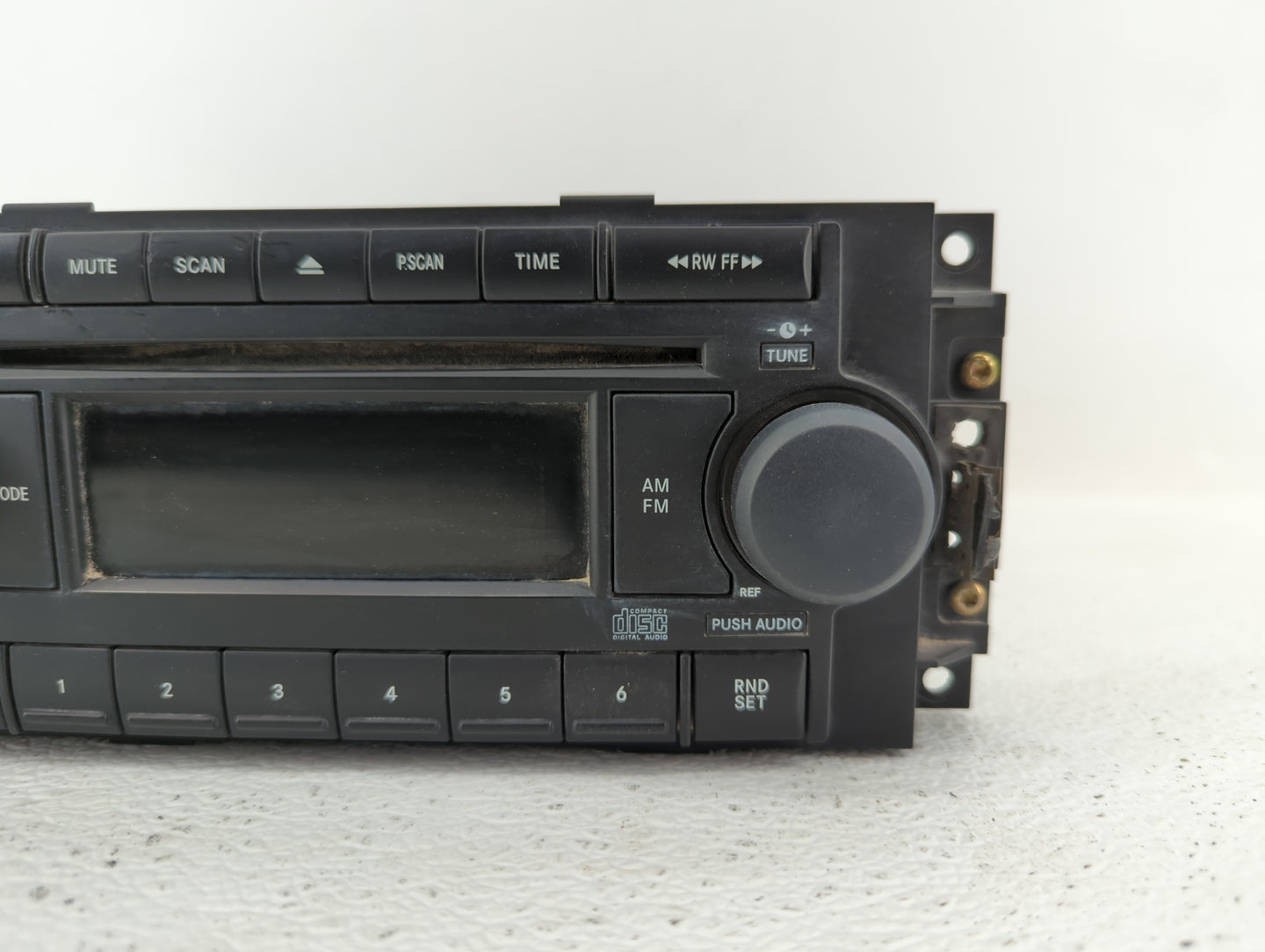 2017 Saturn Vue Radio AM FM Cd Player Receiver Replacement P/N:P05064173AE Fits OEM Used Auto Parts - Oemusedautoparts1.com