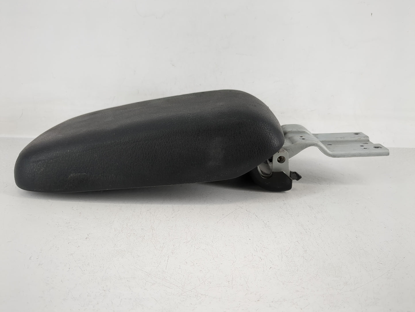 2014-2018 Subaru Forester Center Console Armrest Cover Lid Fits Fits 2014 2015 2016 2017 2018 OEM Used Auto Parts - Oemuseda