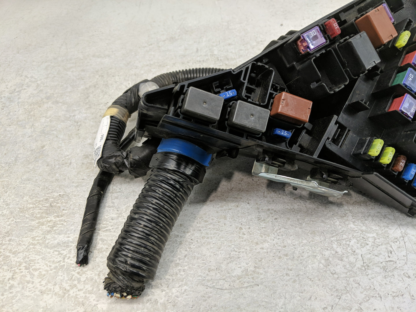 2016-2018 Subaru Forester Fusebox Fuse Box Panel Relay Module P/N:MB100200B Fits Fits 2016 2017 2018 OEM Used Auto Parts - O