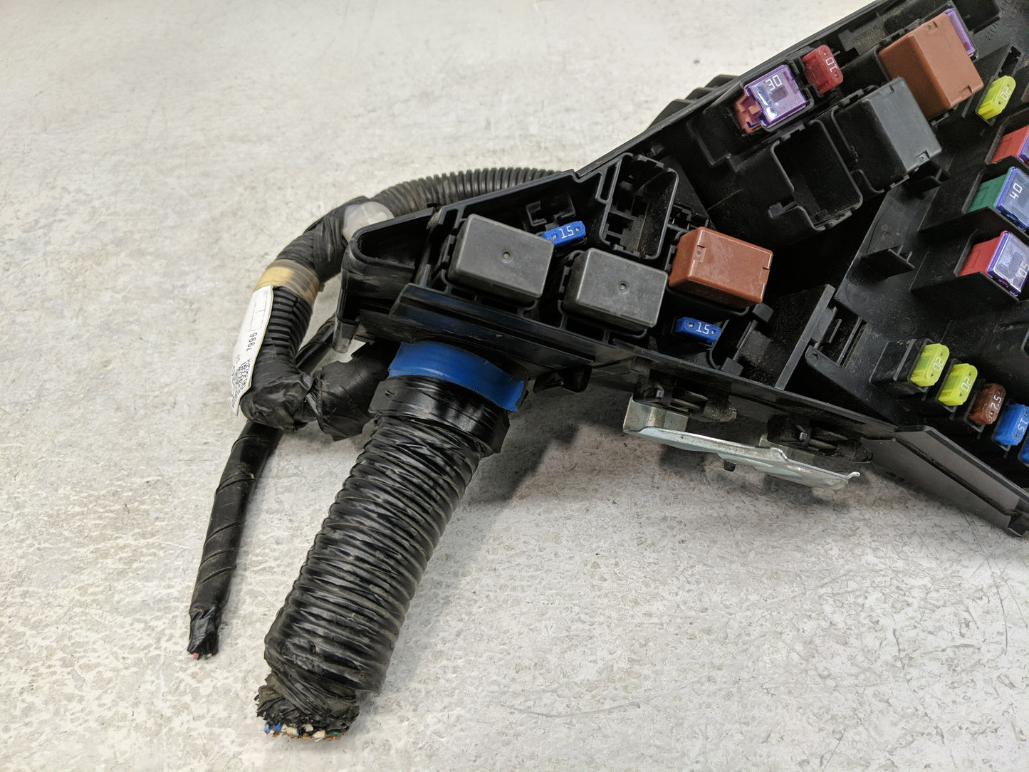 2016-2018 Subaru Forester Fusebox Fuse Box Panel Relay Module P/N:MB100200B Fits Fits 2016 2017 2018 OEM Used Auto Parts - O