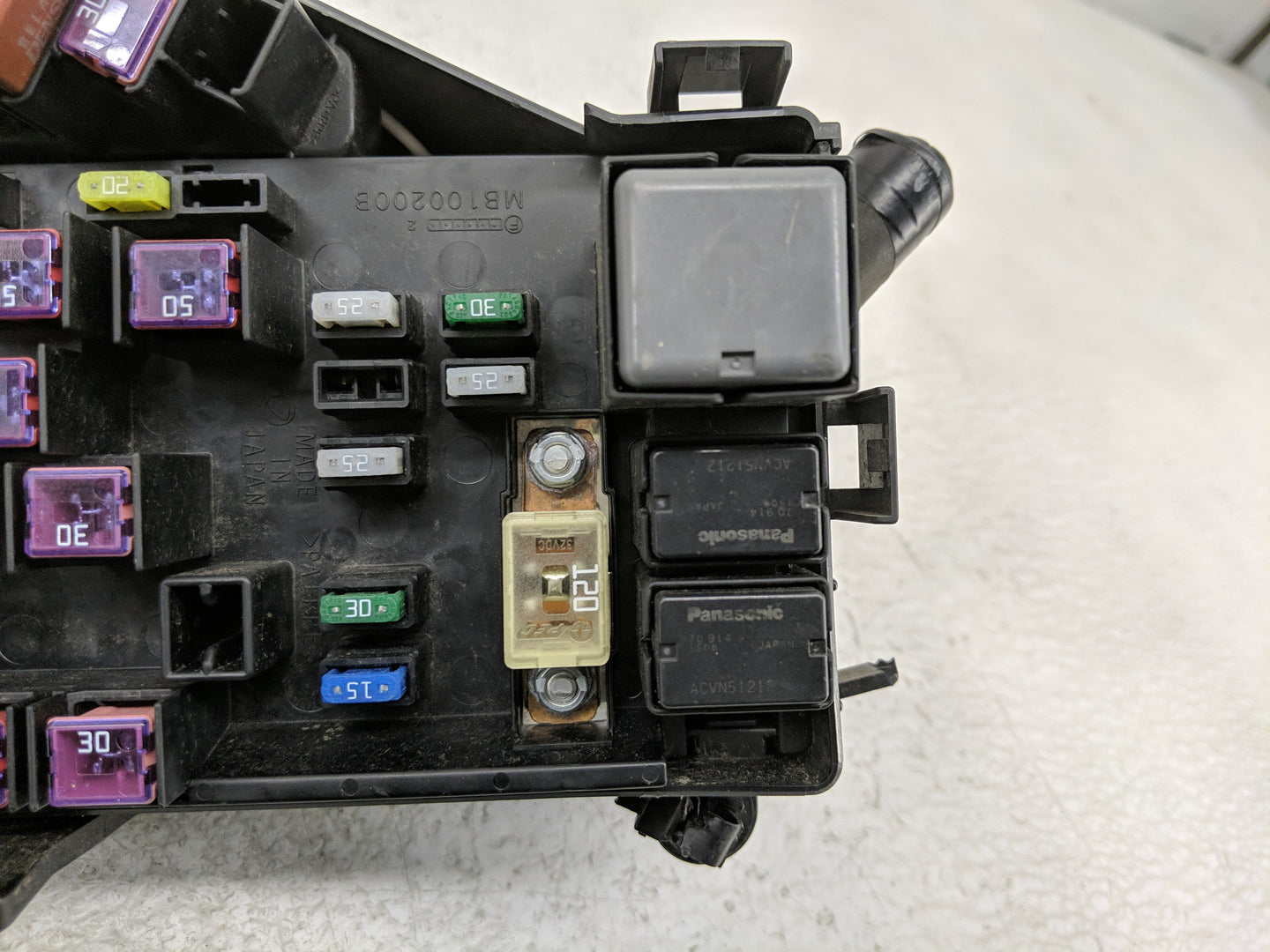2016-2018 Subaru Forester Fusebox Fuse Box Panel Relay Module P/N:MB100200B Fits Fits 2016 2017 2018 OEM Used Auto Parts - O