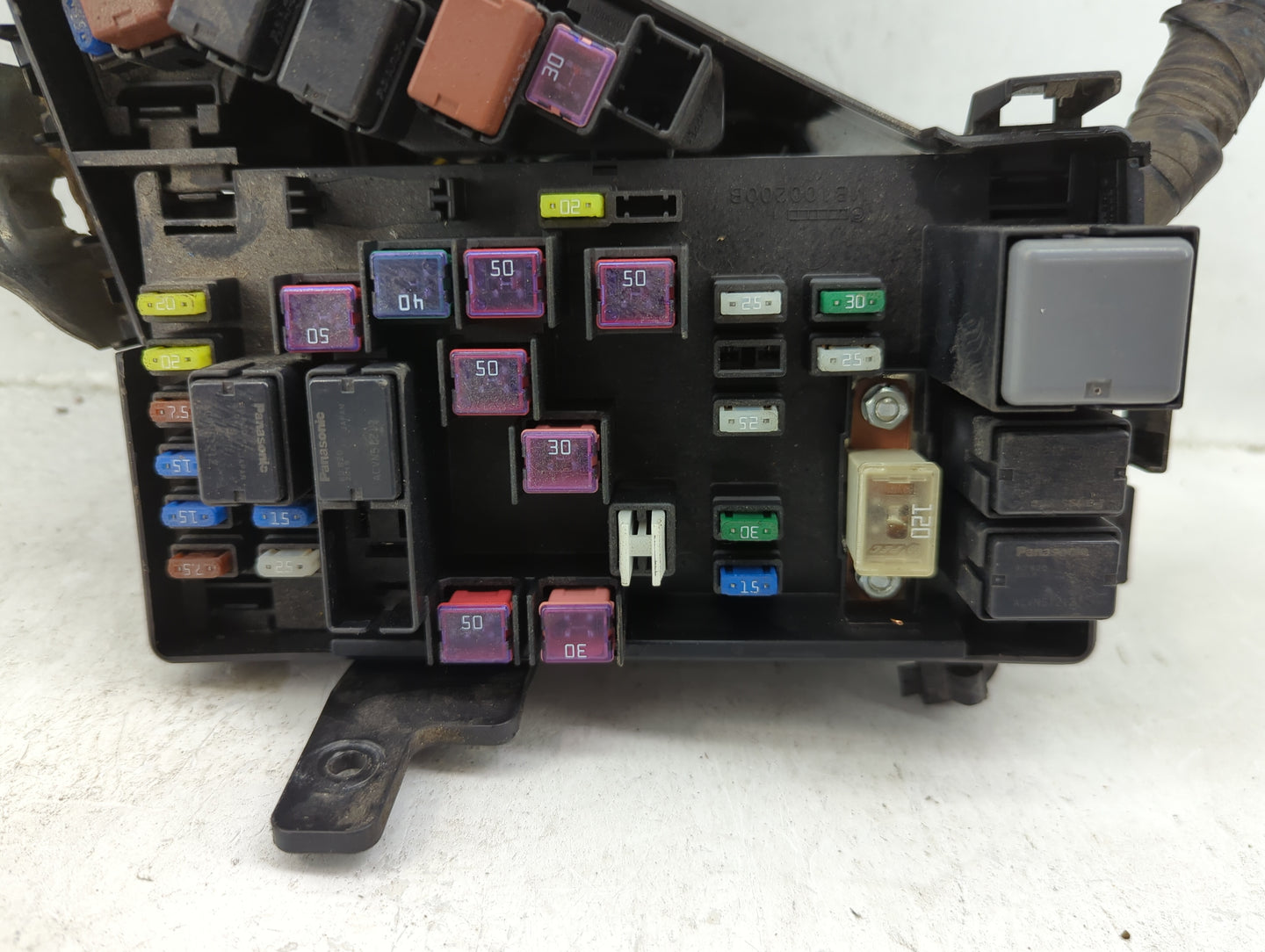 2016-2018 Subaru Forester Fusebox Fuse Box Panel Relay Module P/N:MB100200B Fits Fits 2016 2017 2018 OEM Used Auto Parts - O