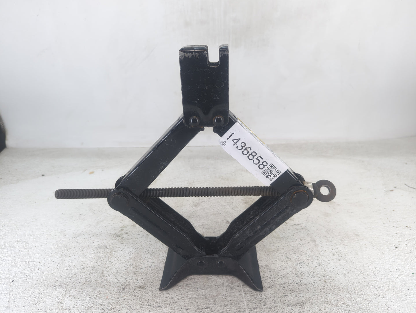 2017 Subaru Forester Spare Scissor Car Jack - Oemusedautoparts1.com