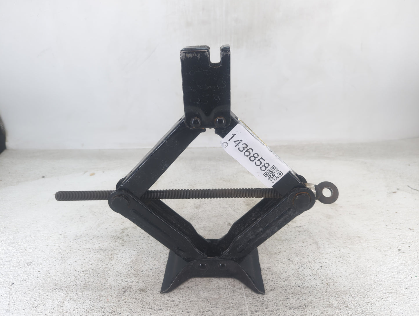 2017 Subaru Forester Spare Scissor Car Jack - Oemusedautoparts1.com