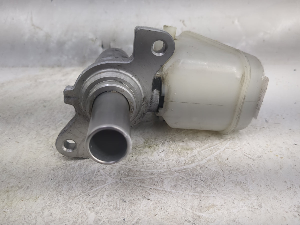 Subaru Forester Brake Master Cylinder 1497501 - Oemusedautoparts1.com