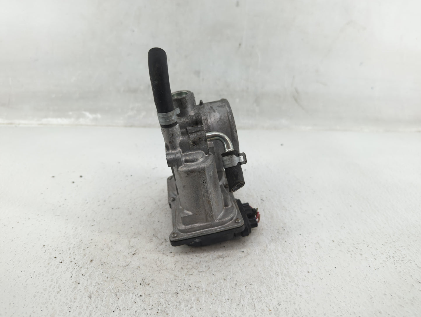 2011-2018 Subaru Forester Throttle Body P/N:16112AA380 Fits Fits 2011 2012 2013 2014 2015 2016 2017 2018 OEM Used Auto Parts