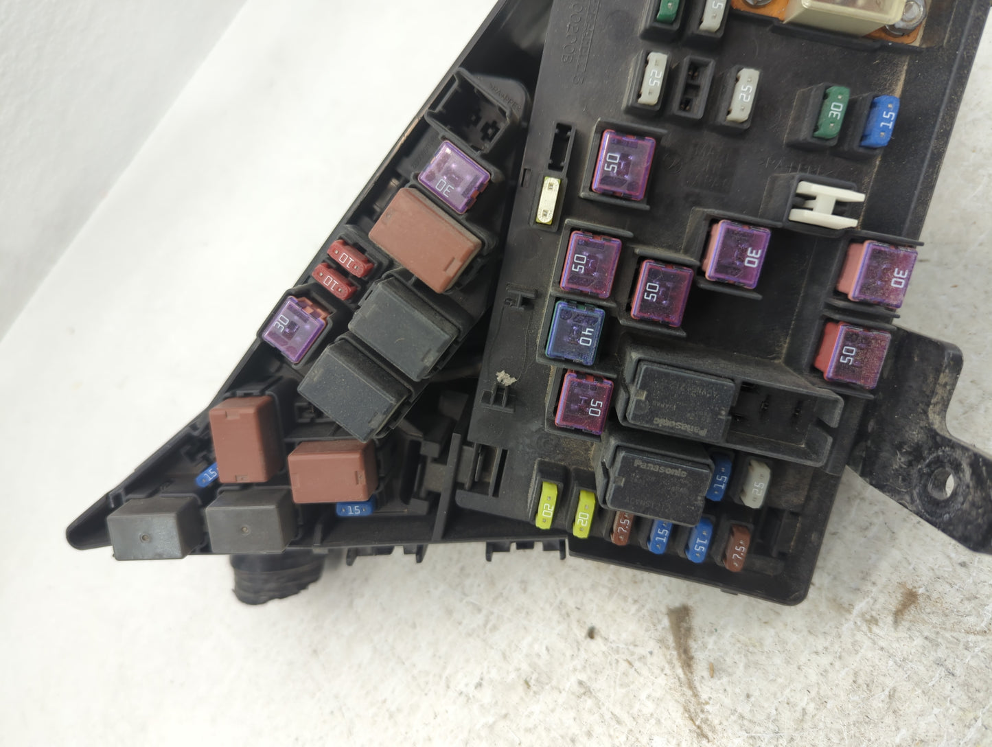 2016-2018 Subaru Forester Fusebox Fuse Box Panel Relay Module P/N:MB503607B Fits Fits 2016 2017 2018 OEM Used Auto Parts - O