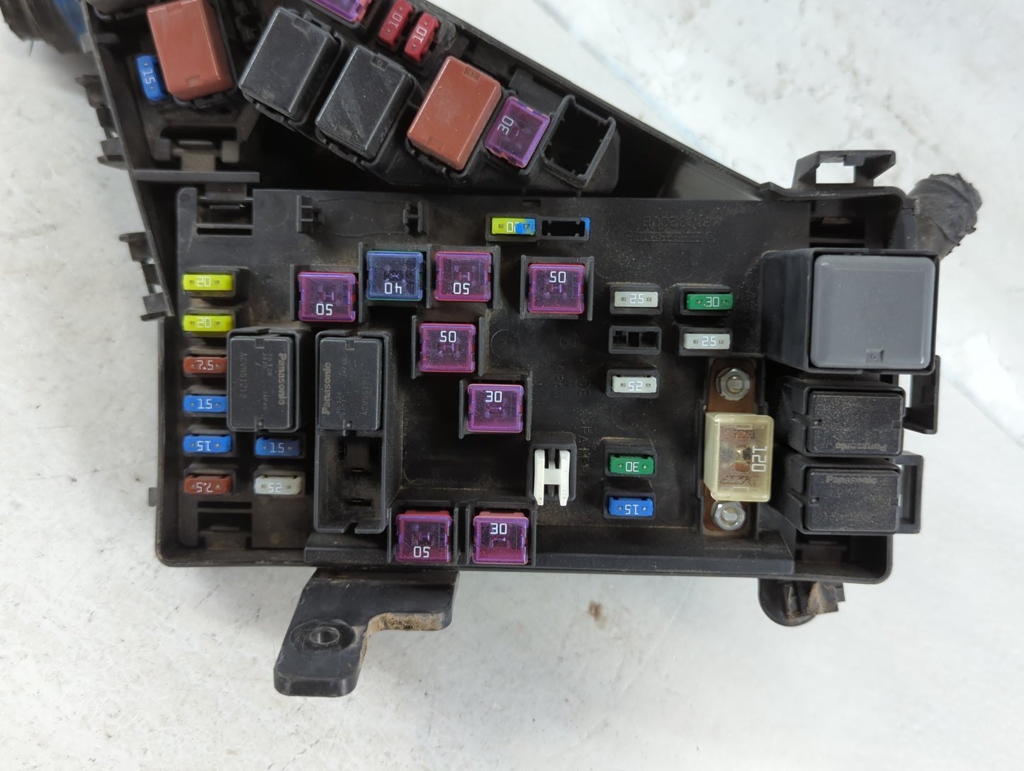 2016-2018 Subaru Forester Fusebox Fuse Box Panel Relay Module P/N:MB100200B Fits Fits 2016 2017 2018 OEM Used Auto Parts - O