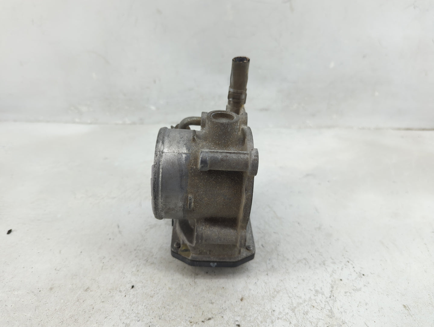 2013-2019 Subaru Legacy Throttle Body P/N:16112AA38A Fits Fits 2013 2014 2015 2016 2017 2018 2019 OEM Used Auto Parts - Oemu