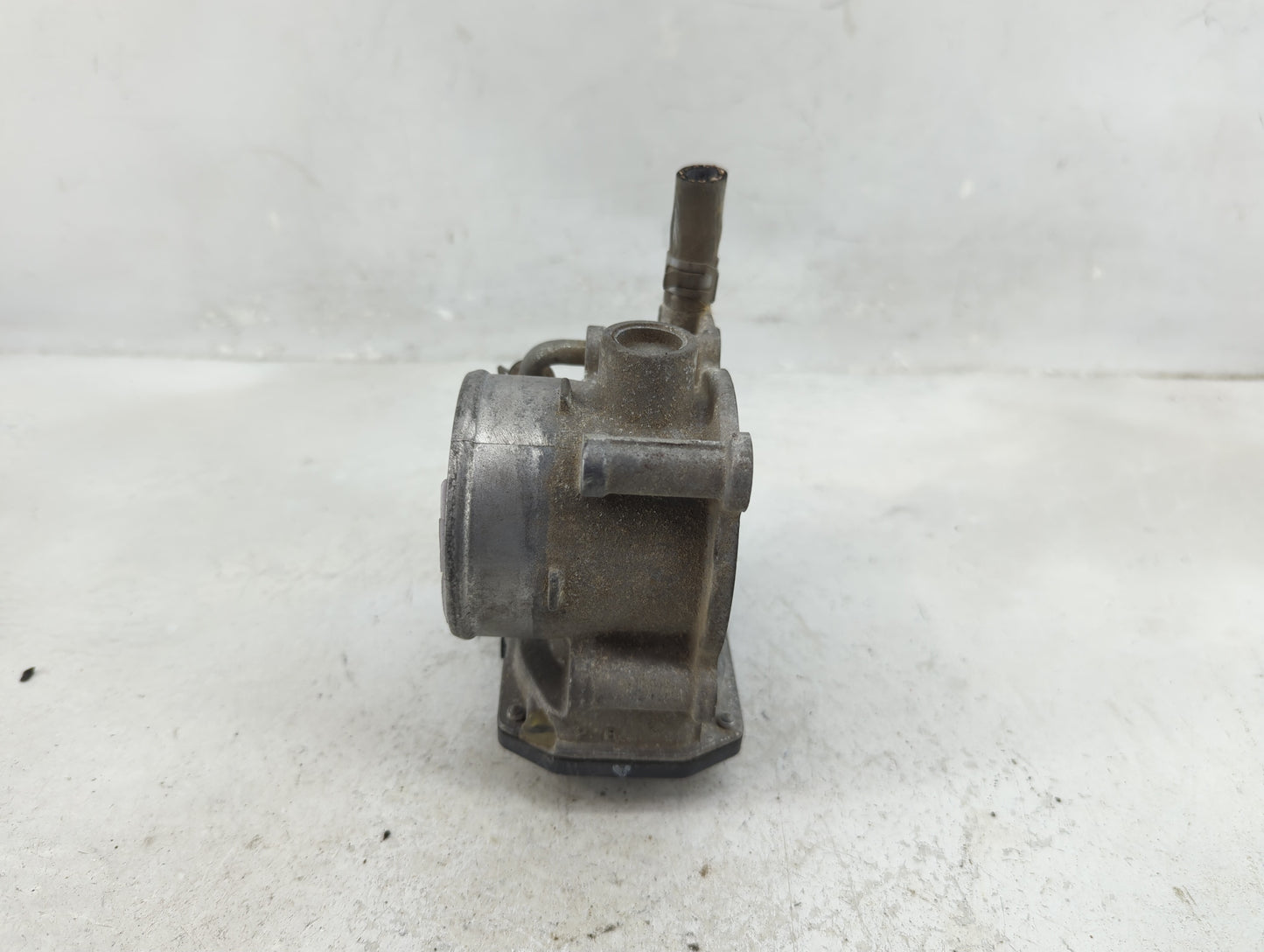 2013-2019 Subaru Legacy Throttle Body P/N:16112AA38A Fits Fits 2013 2014 2015 2016 2017 2018 2019 OEM Used Auto Parts - Oemu