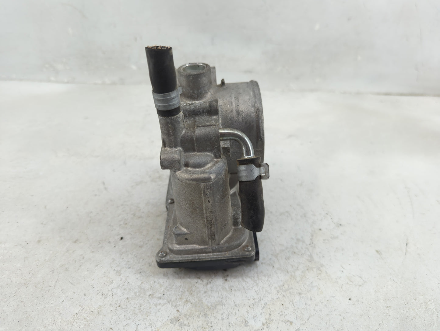 2013-2019 Subaru Legacy Throttle Body P/N:16112AA38A Fits Fits 2013 2014 2015 2016 2017 2018 2019 OEM Used Auto Parts - Oemu