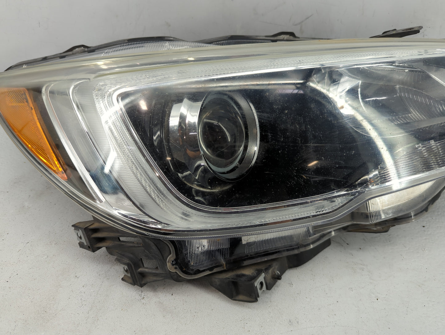 2015-2017 Subaru Legacy Passenger Right Oem Head Light Headlight Lamp - Oemusedautoparts1.com
