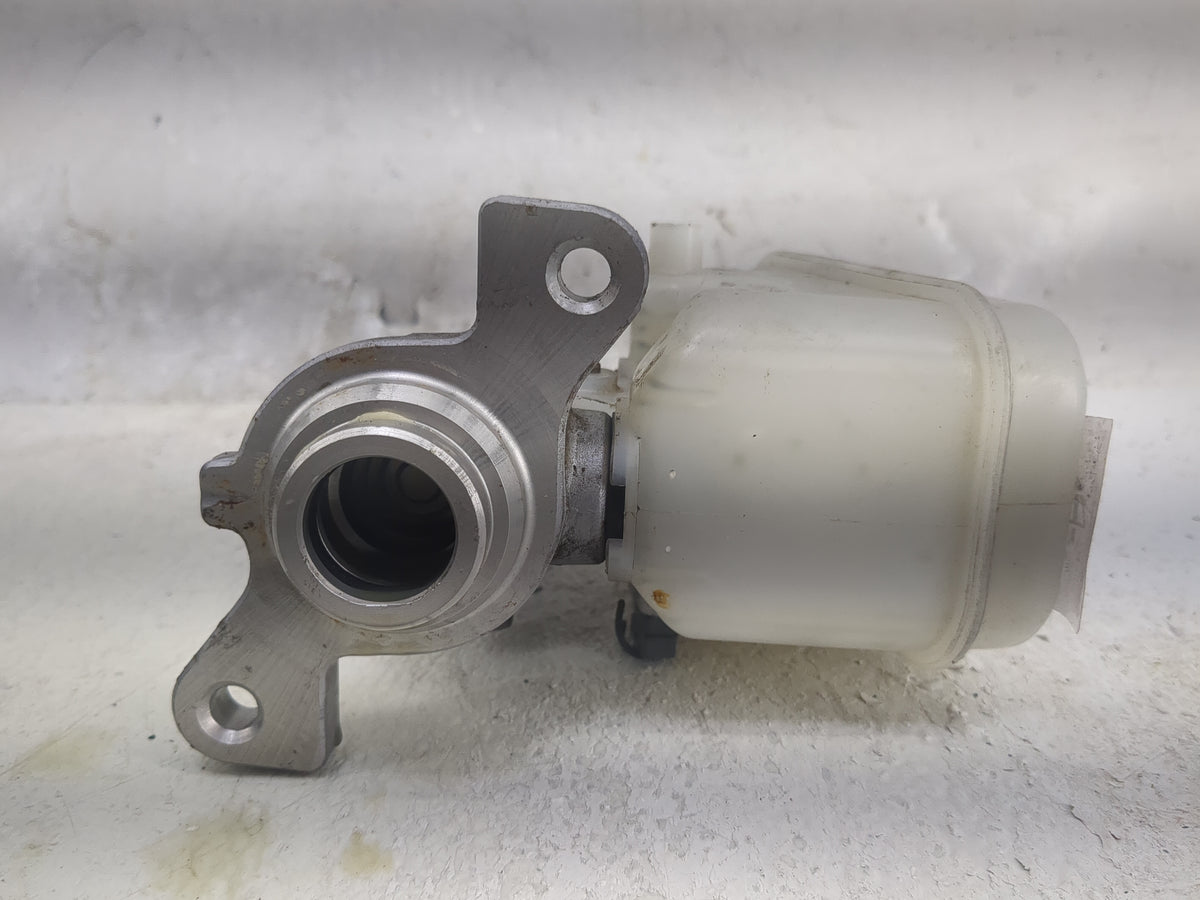 2015-2017 Subaru Legacy Brake Master Cylinder 1497869 - Oemusedautoparts1.com
