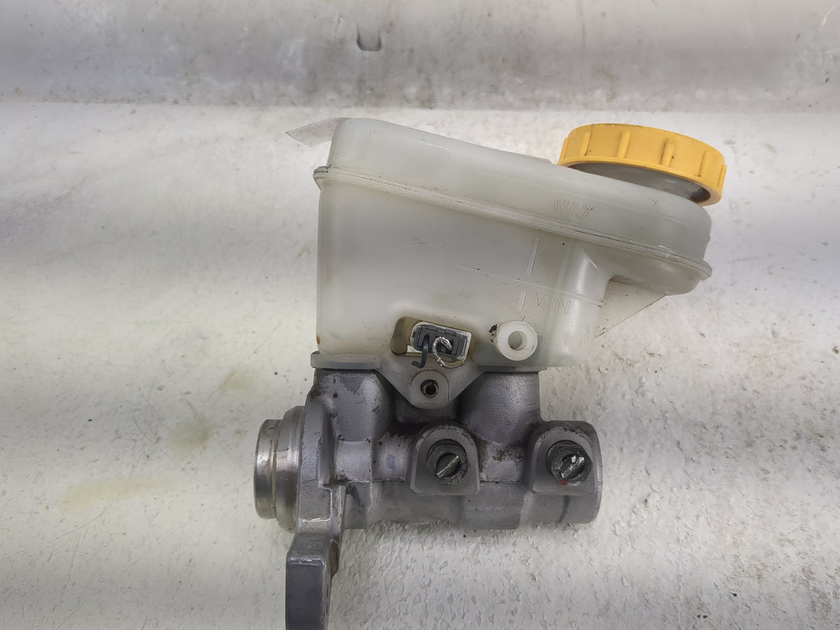 2015-2017 Subaru Legacy Brake Master Cylinder 1497869 - Oemusedautoparts1.com