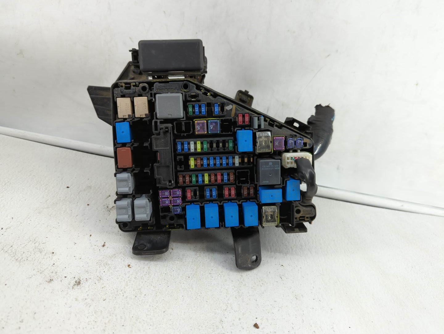 2015 Subaru Legacy Fusebox Fuse Box Panel Relay Module P/N:MB504300B Fits OEM Used Auto Parts - Oemusedautoparts1.com