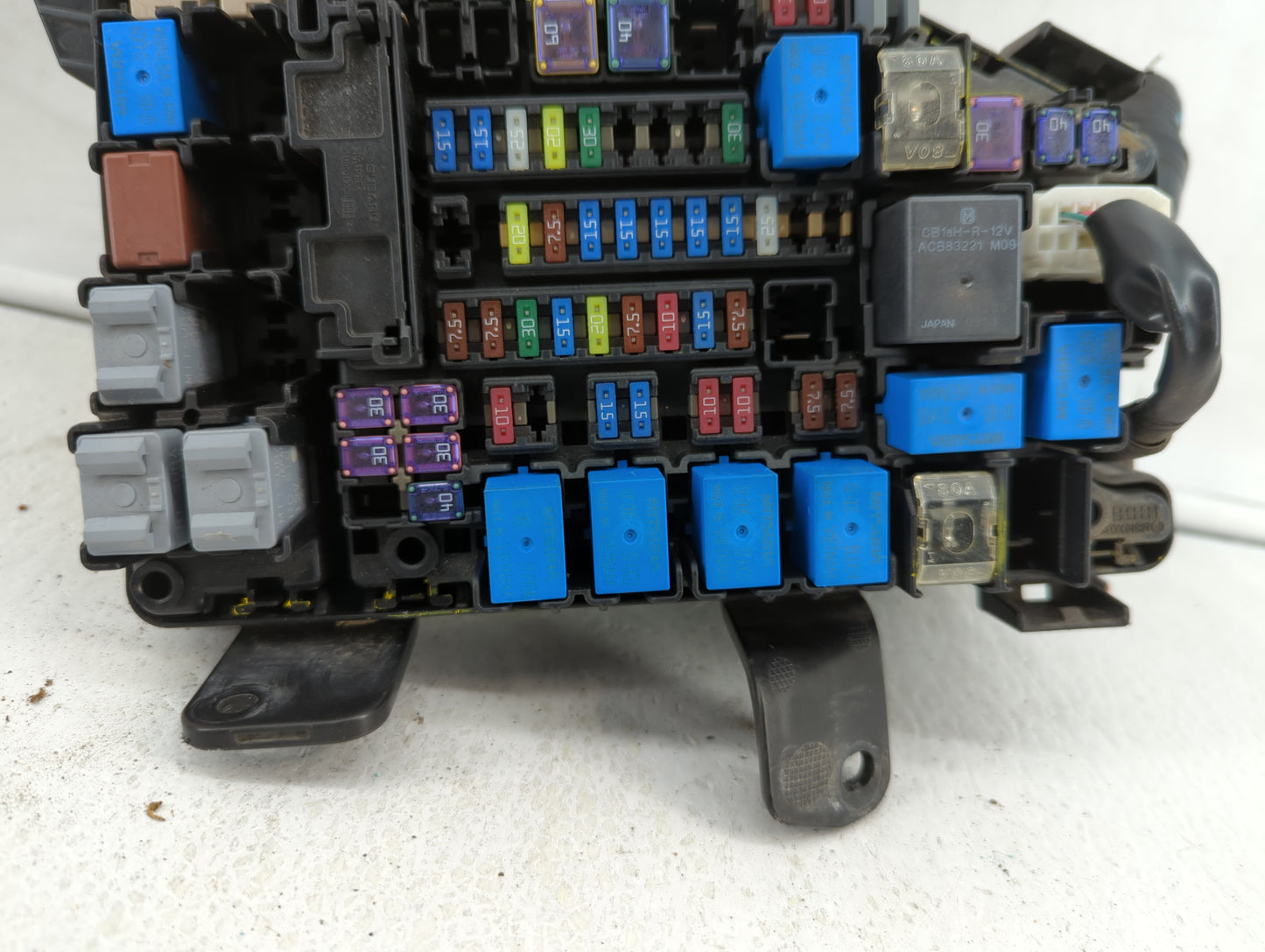 2015 Subaru Legacy Fusebox Fuse Box Panel Relay Module P/N:MB504300B Fits OEM Used Auto Parts - Oemusedautoparts1.com