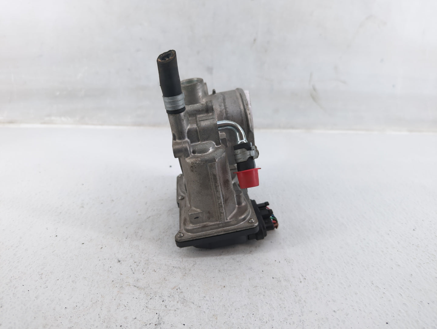 2013-2019 Subaru Legacy Throttle Body P/N:16112AA38A Fits Fits 2013 2014 2015 2016 2017 2018 2019 OEM Used Auto Parts - Oemu