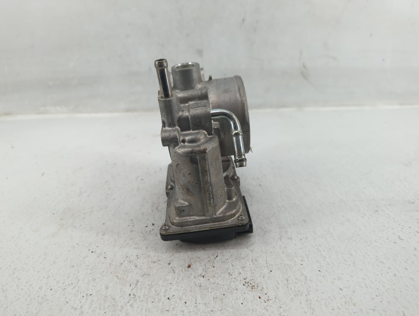 2013-2019 Subaru Legacy Throttle Body P/N:16112AA38A Fits Fits 2013 2014 2015 2016 2017 2018 2019 OEM Used Auto Parts - Oemu