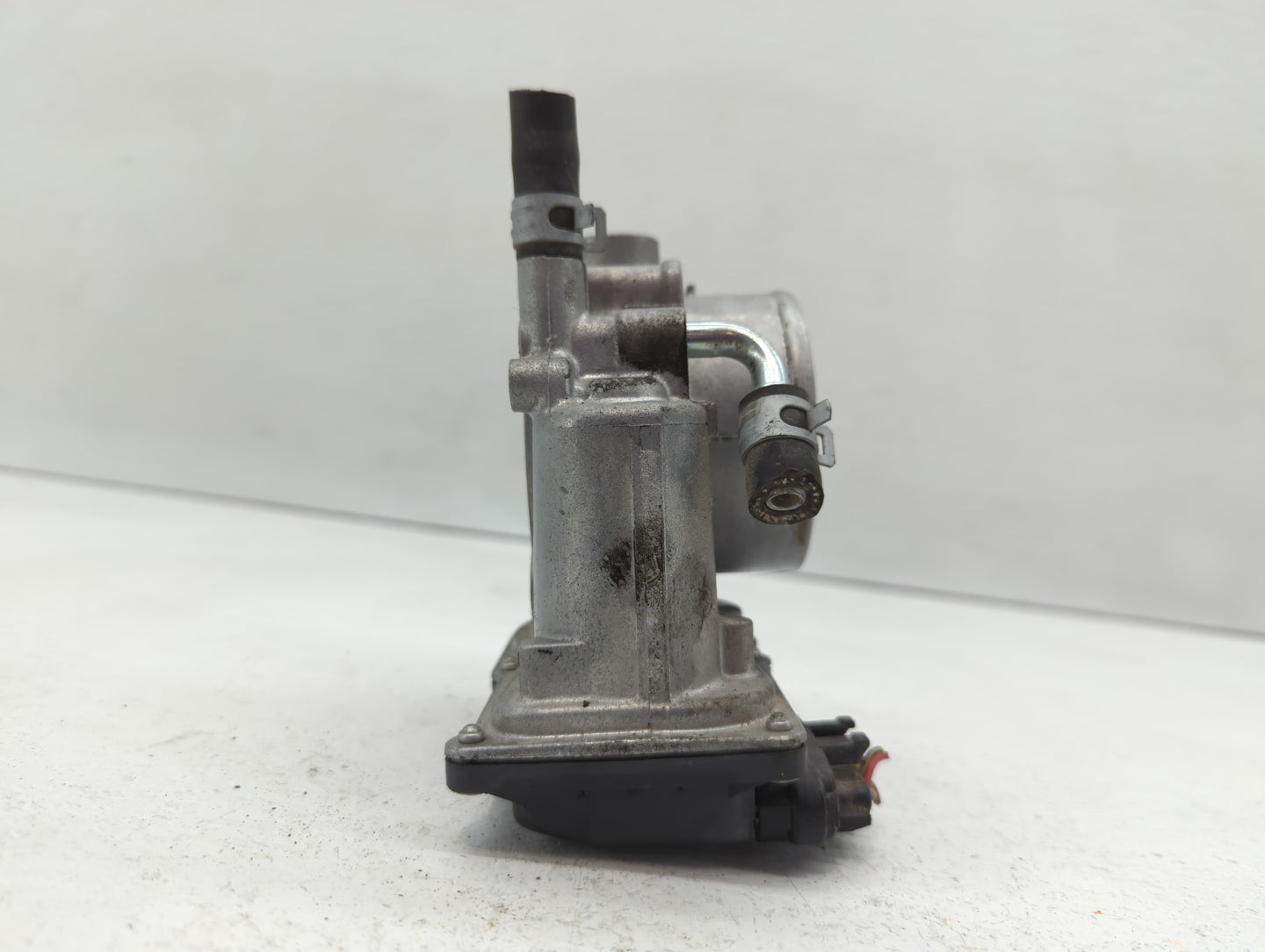 2010-2019 Subaru Legacy Throttle Body P/N:16112AA320 Fits Fits 2010 2011 2012 2013 2014 2015 2016 2017 2018 2019 OEM Used Au