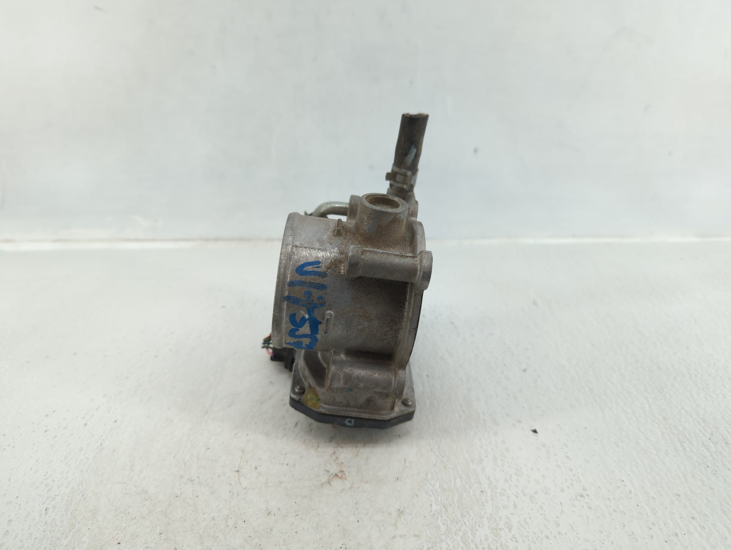 2013-2019 Subaru Legacy Throttle Body P/N:16112AA38A Fits Fits 2013 2014 2015 2016 2017 2018 2019 OEM Used Auto Parts - Oemu